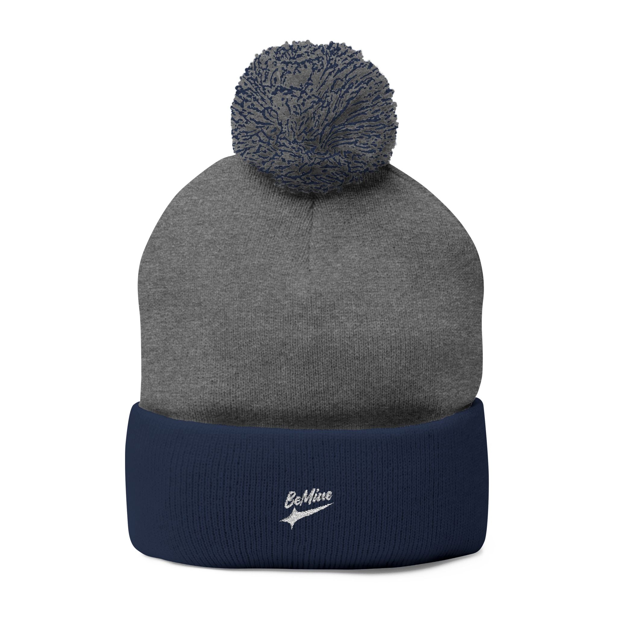 Bonnet tricoté à pompon brodé